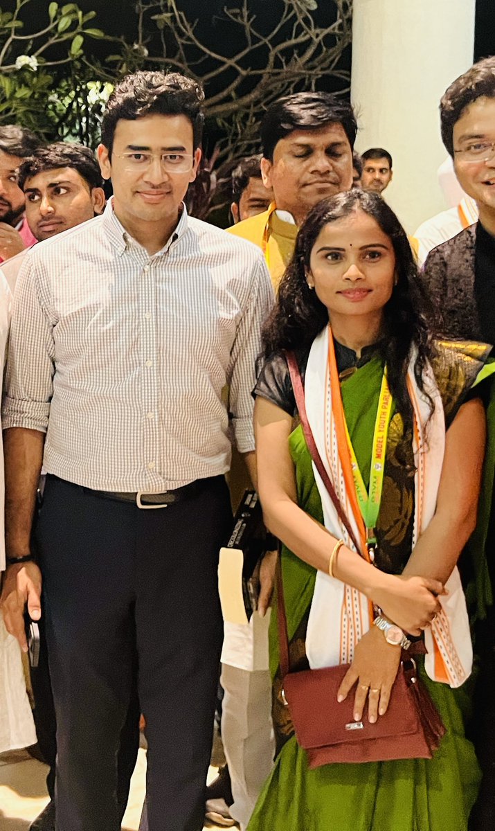 Pic with BOSS!

@Tejasvi_Surya 
#NationalYouthParliament