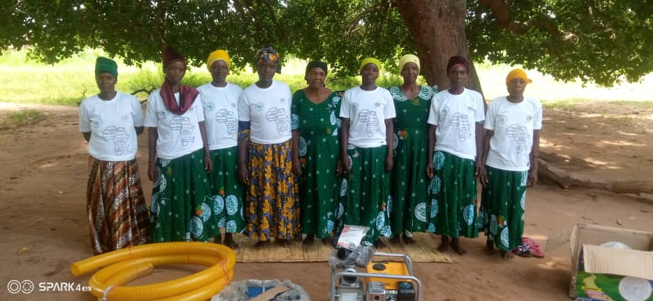 MVIWATA's tweet photo. Meet Jipemoyo, a women led group from Masasi in Mtwara region which through @FundAgroecology and @via_campesina has been supported with a machine for irrigation of group's horticultural projects. The group embarks on #agroecology 
#FoodSovereignityNOW #8M23 #PeasantWomenAreWomen https://t.co/IdYZWmUAQo