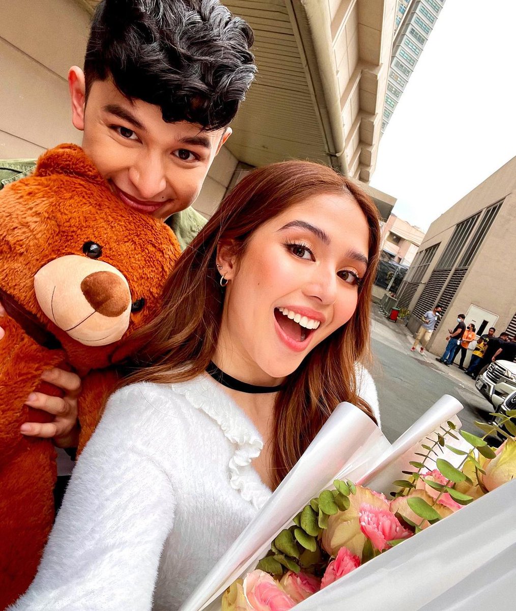 jaydanationmc's tweet photo. Nakakakilig talaga kayo 😍
#StarMagicalProm #JaydaAvanzado #Jayda #JaydaNationManilaChapter
cr. @jayda https://t.co/i62pCKkYp2