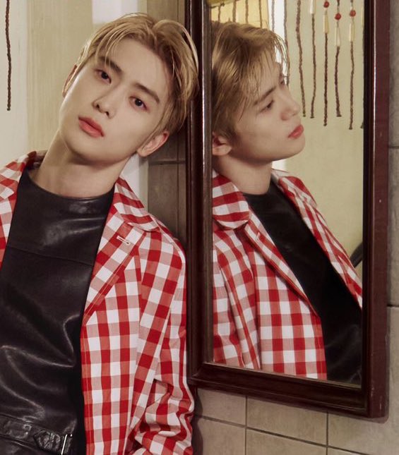 มึง อยากแต่งแทแจ แทแจที่พทย.เป็นโฮสต์ ไฮโซแจนแจรเป็นลูกค้า พทยอายุน้อยกว่า ทำงานฟีลแฟนที่แฟนแบบแฟนจริงๆ แล้วมีวันนึงพทย.พูดกับเพื่อนขึ้นมาว่า "ทำงานแบบฟีลแฟนมันไม่ทำร้ายความรู้สึกใครหรอก ยกเว้นคนที่รู้สึกก่อน แล้วคนๆนั้นดันเป็นกู"