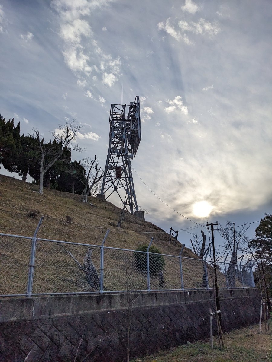 makoshi23's tweet photo. 心の準備もなく、至近距離で夕方５時の調べを食らった。心臓止まるかと思った。 https://t.co/wLjB4l03gs