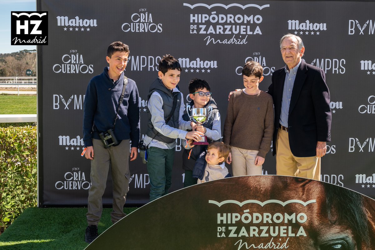 HipodromoMadrid's tweet photo. WAR OF DANCE (Muhaarar) le dio a Cuadra Peques motivos para soñar. Bonita victoria en el Día del Padre para esta cuadra formada por niños que han heredado su pasión de quienes les llevaron de la mano a descubrir este maravilloso deporte.
@ArizkorretaR  @jgelabertb.
👏🏇 https://t.co/p8Emnr5dal