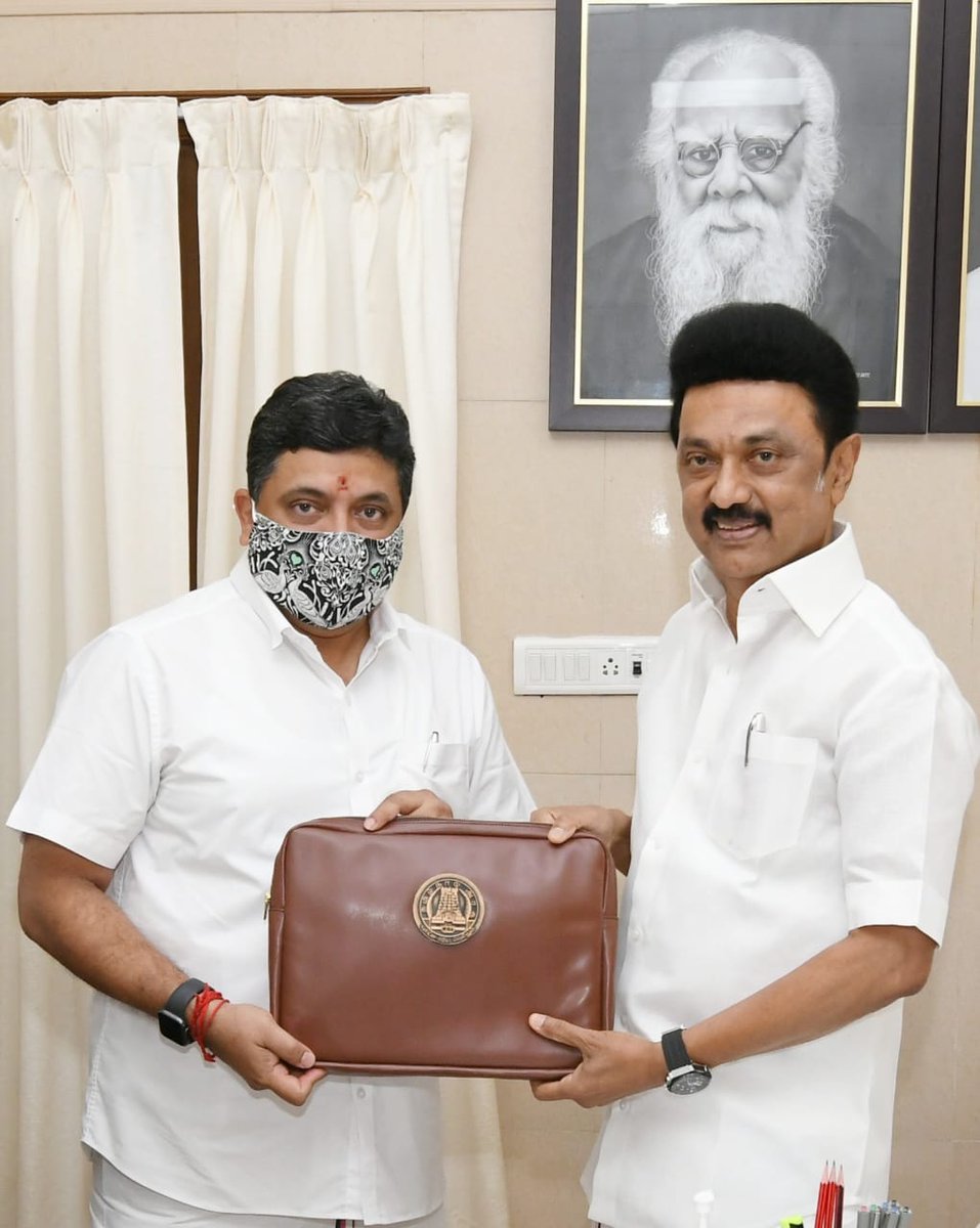 Udhaystalin's tweet photo. சொன்னதை செய்வோம்-செய்வதையே சொல்வோம் எனும் கலைஞரின் சொல்படி, இல்லத்தரசிகளுக்கு மாதம் ரூ.1000 #உரிமைத்தொகை-யை ரூ.7000 கோடி செலவில் அண்ணா பிறந்த நாள் முதல் வழங்கப்படும் என்று #TNBudget2023-ல் அறிவித்து அதை சாத்தியமாக்கிய மாண்புமிகு முதலமைச்சர் @mkstalin அவர்களுக்கு நன்றி. https://t.co/SUZZL32aL9