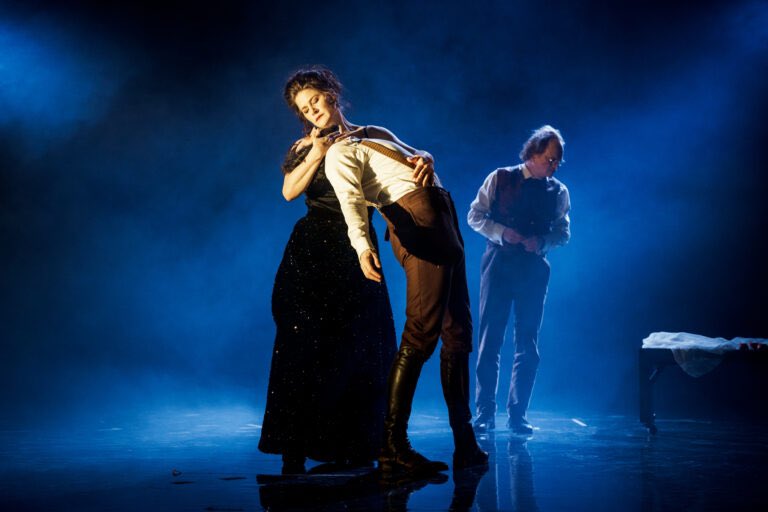 ”Det har aldrig funnits en kvinna som Anna Karenina” på Orionteatern av Tone Schunnesson, i regi av Ragna Wei.

Som Anna Karenina den helt underbara Emma Broomé med sin röst, sitt egensinne och sin genialitet. 

Om passionen alla drifter. 

<a href="/orionteatern/">Orionteatern</a> 
#ToneSchunmesson