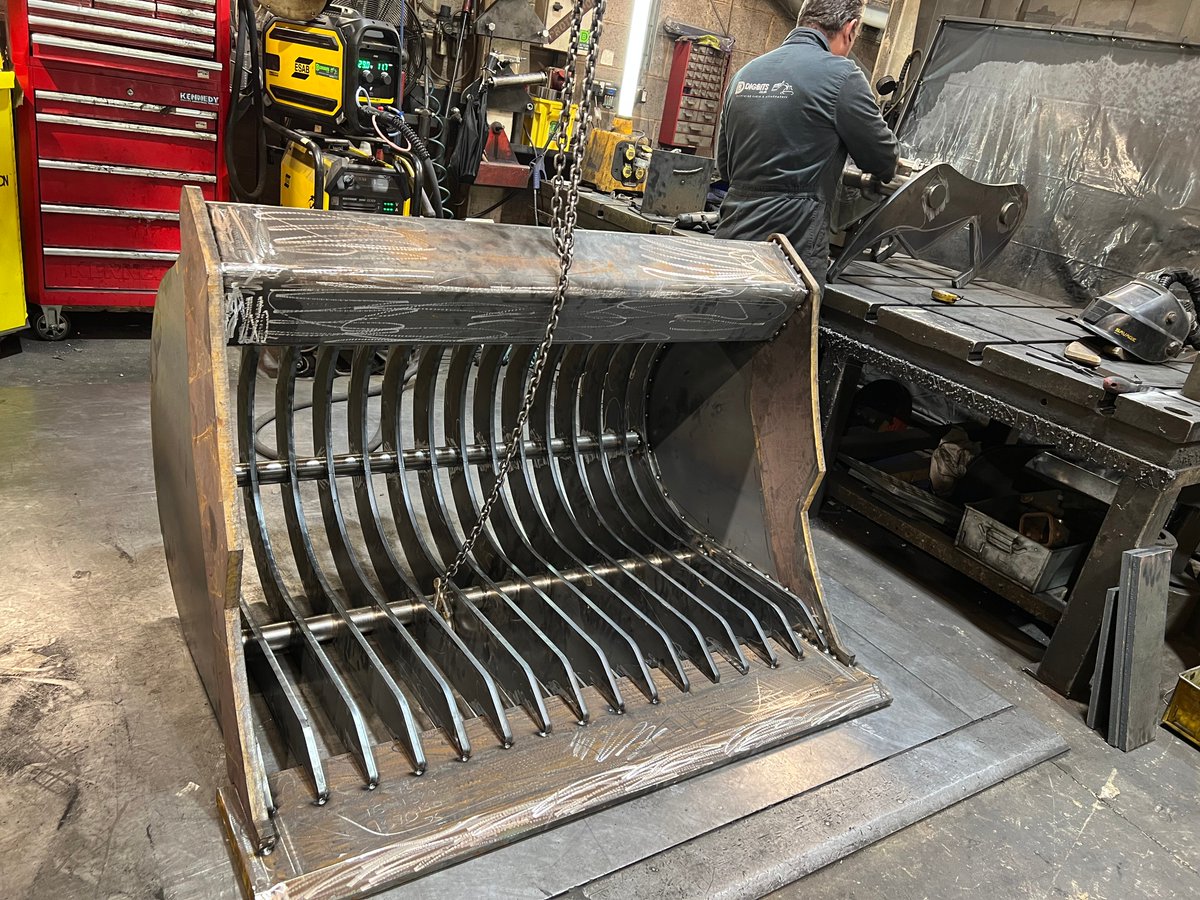 DIG_BITS's tweet photo. We make it! You shake it!
Riddle bucket in build. We really do fabricate and weld every single bucket we sell, from scratch, in our own works. No imported sub-assemblies. Everything constructed in-house.
https://t.co/hYmQFK4DOn
#riddlebucket #shakerbucket https://t.co/5ciaPwBRye