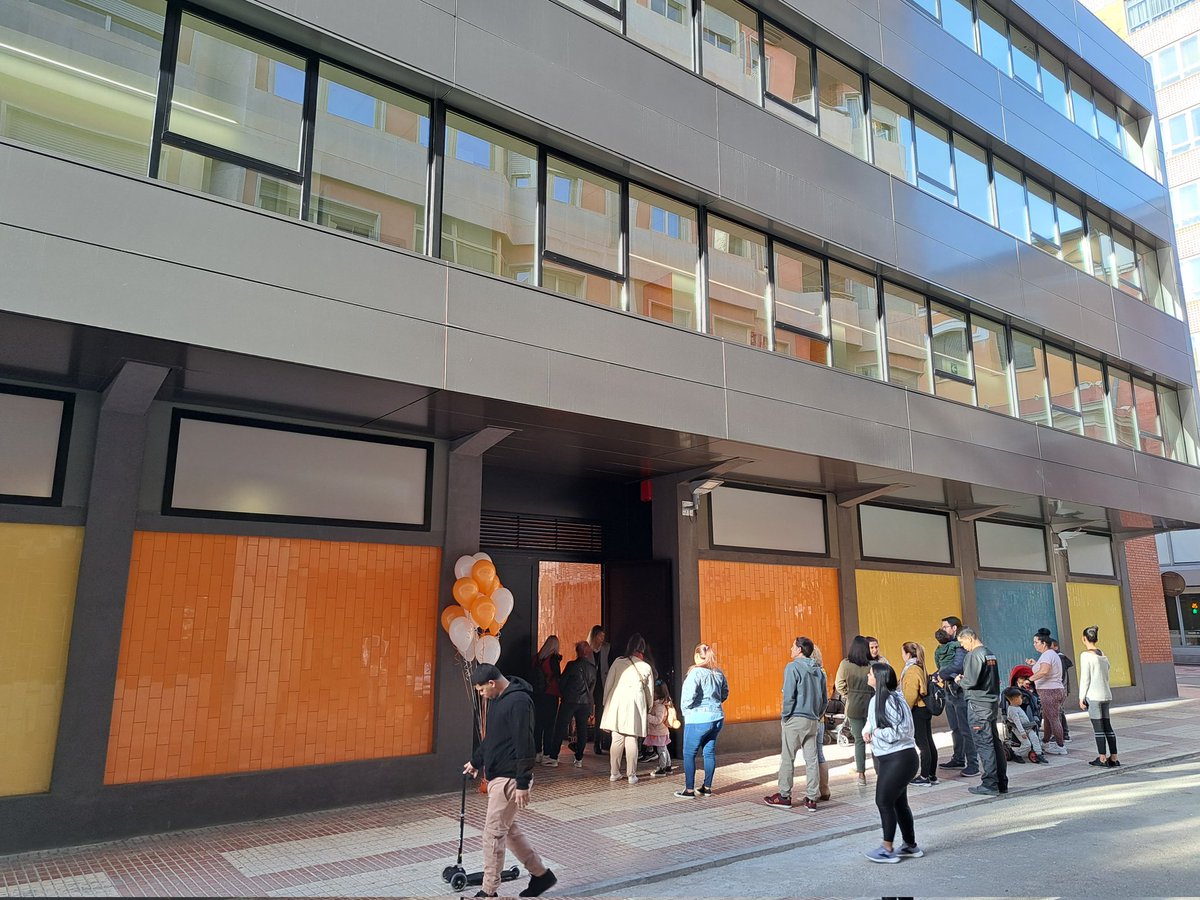pautrobadorets's tweet image. Avui la comunitat educativa de Castelló estem d&apos;enhorana, avui s&apos;estrena una escola Herrero totalment remodelada
Perquè no totes som iguals
On uns retallaven, altres construïm
Nosaltres creiem i treballem per una educació pública, de qualitat i en valencià.
#GovernsAmbCompromís