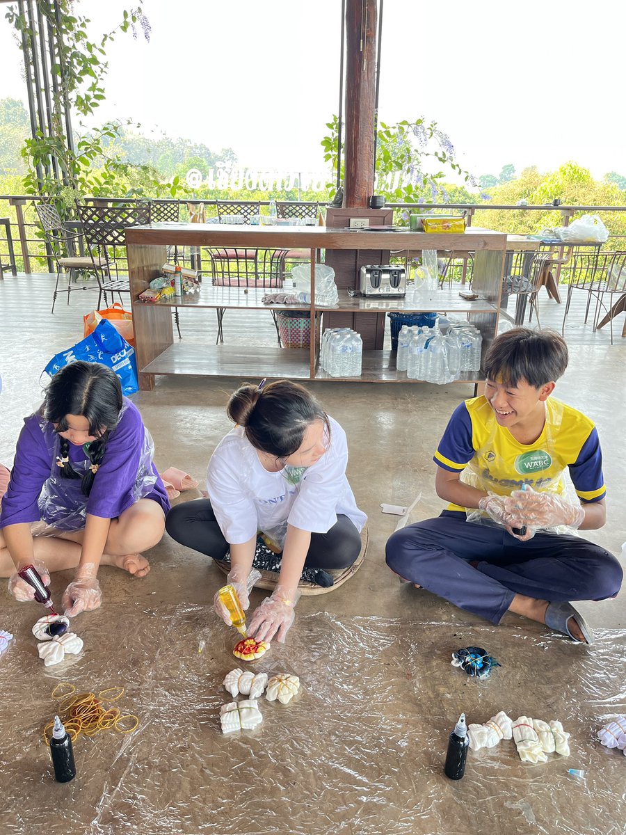 ArtforEarthDAO's tweet photo. The creative process of coloring socks
Socks are tied in different ways, we feel like doing food https://t.co/WtyqcSmpyE