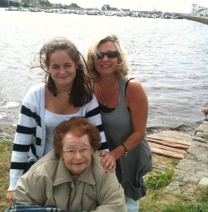 My last day out with Mum
Very special for my daughter Sarah &amp; I. 
Mums Zest's for Life is in my Soul.
She loved her Jameson but in later years she called it her Diesel🇨🇮 🥃
She loved <a href="/IrishRugby/">Irish Rugby</a>, <a href="/officialgaa/">The GAA</a> She would be Singing her favourite song Fields of Athenry this weekend