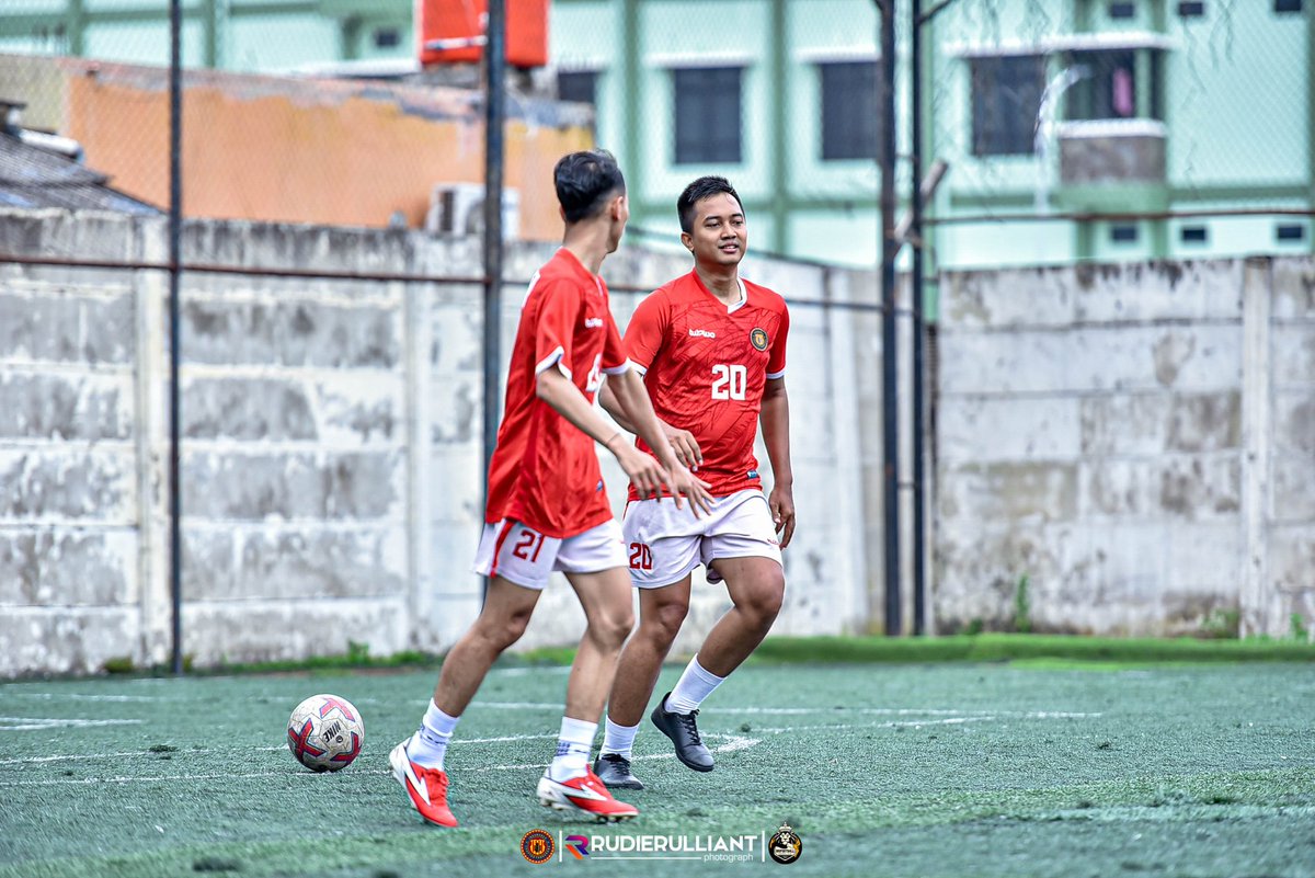 andy_klinsmann's tweet photo. Event Fun Match MinSoc with IndoBarca.
Game 1 : 1 gol
Game 2 : 3 gol
Lumayan..!
🔥⚽
#minsoc
#indobarca https://t.co/6IMZP13Ldr