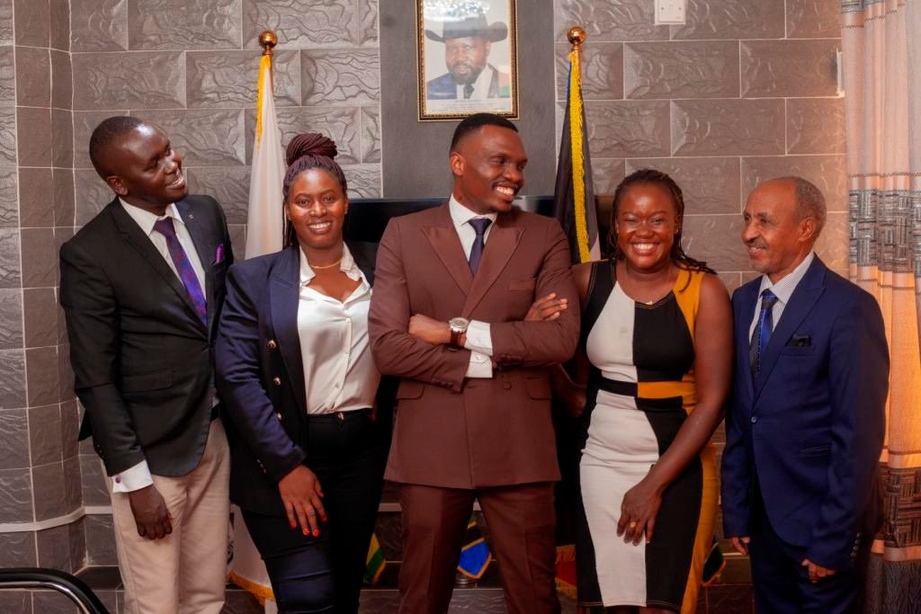 StatemanGroup's tweet photo. Individual commitment to a group effort-that is what makes a team work, company work, a society work, a civilization work. This is Stateman Group😍
#SKIPTHEIMPOSSIBLE❤️ https://t.co/Ej3gqtMcsU