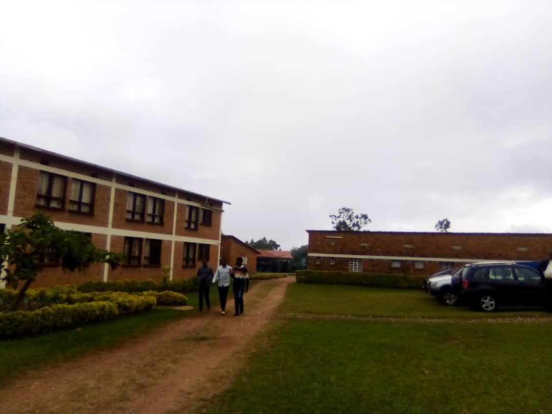 RwandaMaria's tweet photo. Kuri uyu wa mbere taliki ya 20 Werurwe 2023, Radio Maria Rwanda yifatanyije na #Seminari nkuru ya #Rutongo, iherereye muri Paruwasi Rutongo ho muri 
 Arikidiyosezi ya Kigali, mu kwizihiza umunsi mukuru  Mutagatifu #Yozefu iyi Seminari yisunze. https://t.co/lMHB8a4Euh