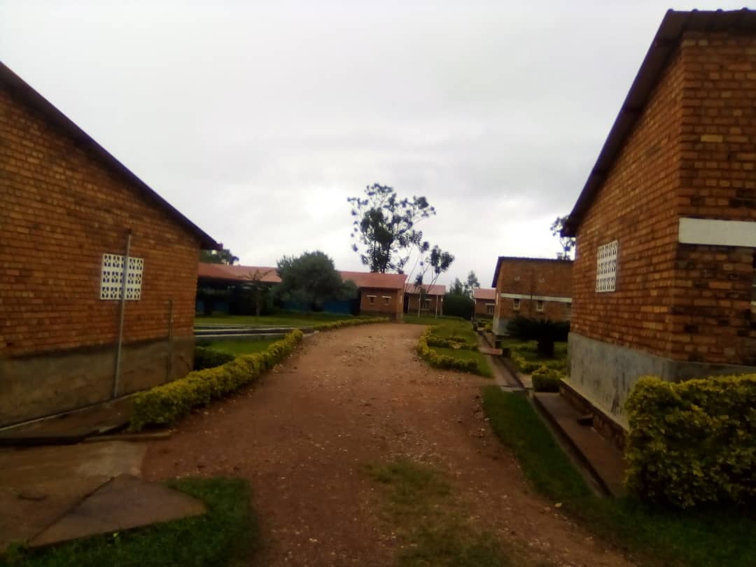 RwandaMaria's tweet photo. Kuri uyu wa mbere taliki ya 20 Werurwe 2023, Radio Maria Rwanda yifatanyije na #Seminari nkuru ya #Rutongo, iherereye muri Paruwasi Rutongo ho muri 
 Arikidiyosezi ya Kigali, mu kwizihiza umunsi mukuru  Mutagatifu #Yozefu iyi Seminari yisunze. https://t.co/lMHB8a4Euh