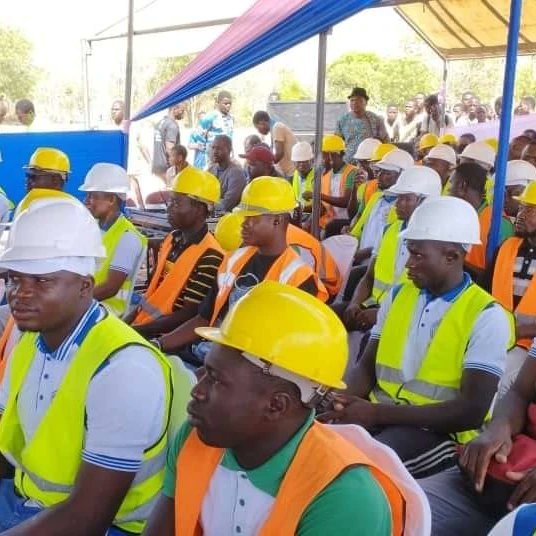 KouaroYves's tweet photo. J'ai présidé ce vendredi 17 mars au Lycée Technique Professionnel d'INA à #Bembèrèkè la cérémonie officielle de remise d'attestation aux 80 Jeunes soudeurs et électriciens formés dans le cadre du programme «Cultiver des talents» pour la construction du Pipeline Export Niger-Bénin https://t.co/tgbaOJKhY7
