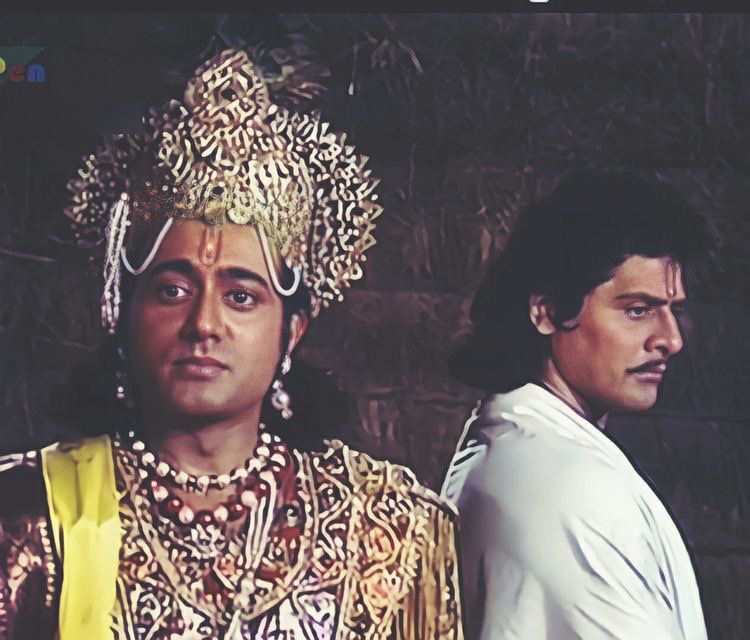 अपना अस्तित्व बचाने को
अपनों से लड़ना पड़ता है,
जब भीष्म अधर्म के रक्षक हों
तो अर्जुन बनना पड़ता है।

~ अज्ञात