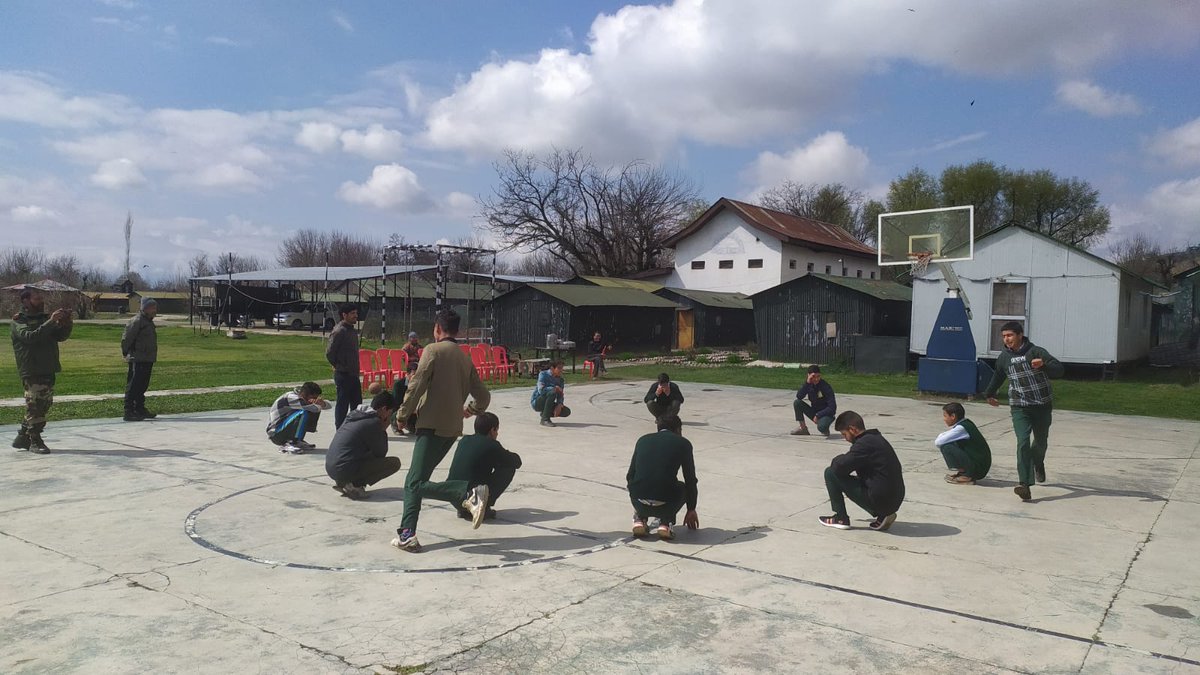 WularBattalion's tweet photo. Keeping in mind the endeavour to bond with the young generation and to promote a healthy and positive environment, #Watlab Camp of Wular Battalion organised, Fun and Frolic Games for Children of neighbouring villages.
#Mondayvibes
#Fun
#Armywithchildren
#Wularbattalion https://t.co/5SjPnUzIEc