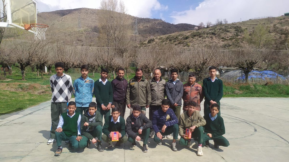 WularBattalion's tweet photo. Keeping in mind the endeavour to bond with the young generation and to promote a healthy and positive environment, #Watlab Camp of Wular Battalion organised, Fun and Frolic Games for Children of neighbouring villages.
#Mondayvibes
#Fun
#Armywithchildren
#Wularbattalion https://t.co/5SjPnUzIEc