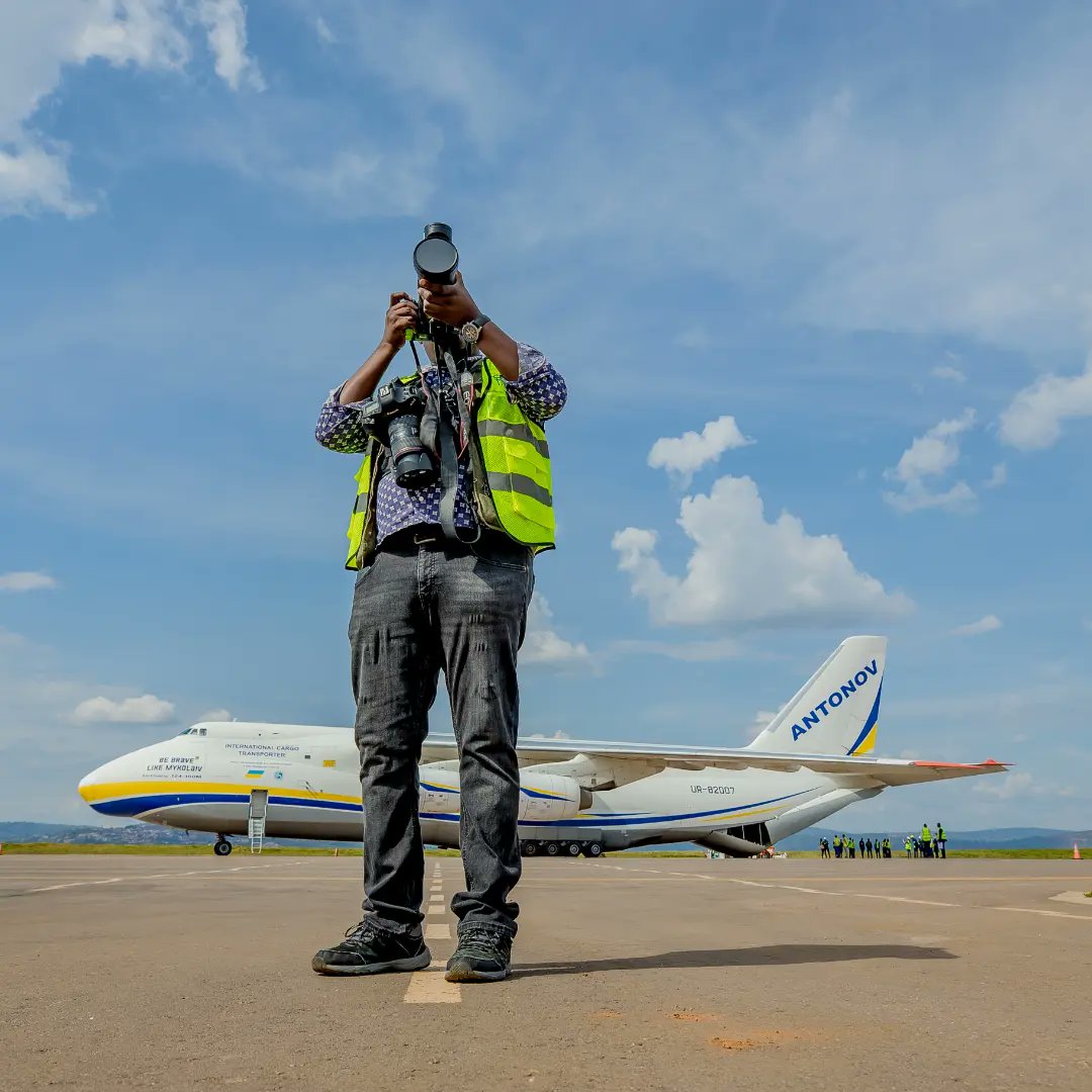 CyrilNdegeya's tweet photo. An incredible plane spotting moment! face to face with the mighty #AN124 at Kigali Intrl Airport( one of the Top10 Best Airports in africa by the #SKYTRAX World Airport Award 2013)! #GroundTime
#Antonov124 #CargoOps #aavgeeks #RwandanAviator #Planespotting @AntonovCompany https://t.co/AGzA8xYWJQ