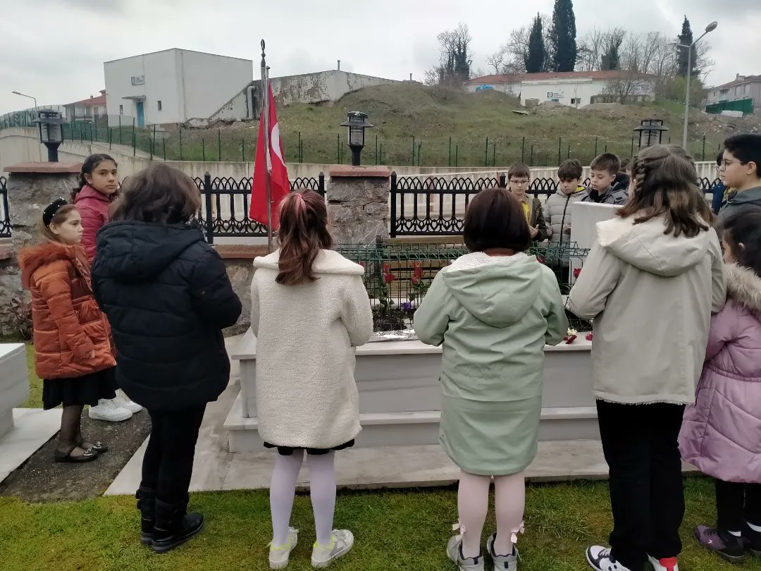 18 Mart Çanakkale Zaferi ve Şehitleri Anma Günü etkinlikleri çerçevesinde
 4/C sınıfı öğrencilerimiz ile birlikte Bartın Şehitliğini ziyaret ettik. Tüm Şehitlerimizi Rahmet ve Şükranla Anıyoruz 🇹🇷🇹🇷🇹🇷
#18martçanakkalezaferi
#çanakkalegeçilmez
<a href="/tcmeb/">Millî Eğitim Bakanlığı</a> <a href="/BartMem/">Bartın İl Millî Eğitim Müdürlüğü</a>