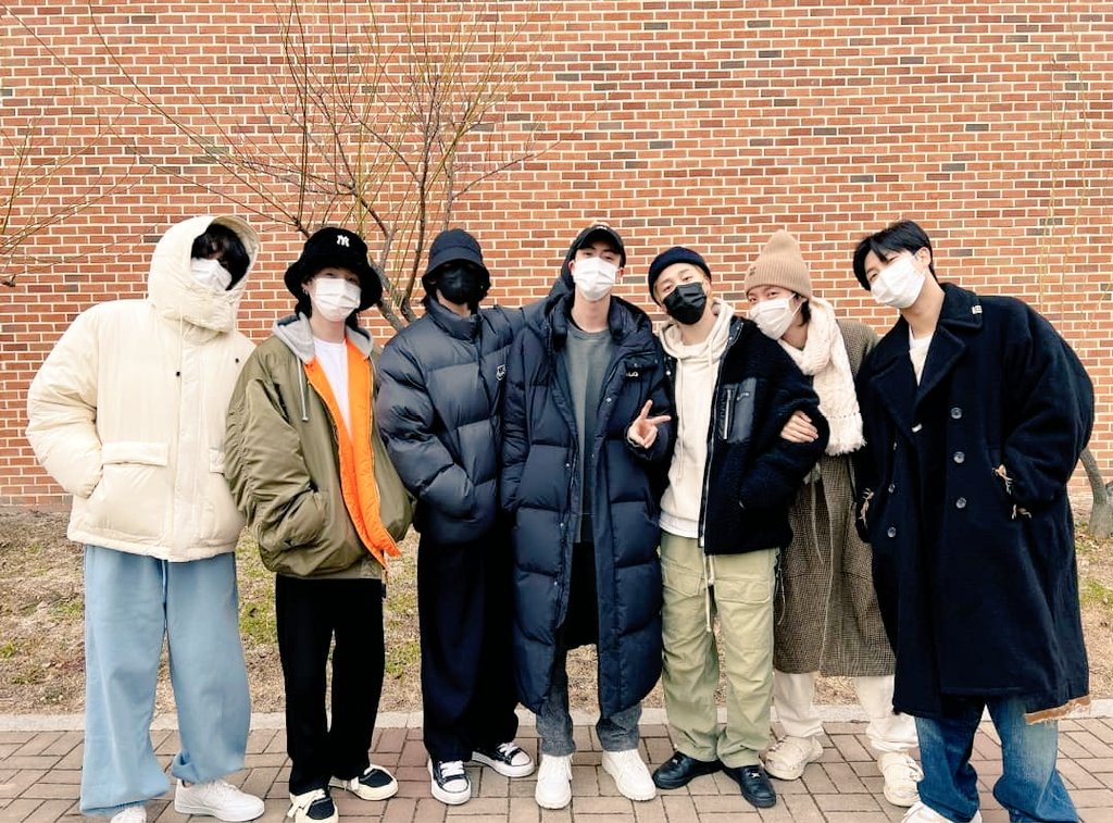 greenspangled8's tweet photo. キム テヒョンさん最愛ですが、BTSの7人みんなが好きです♡(*´ `*)♡ https://t.co/dguvfDkhJx