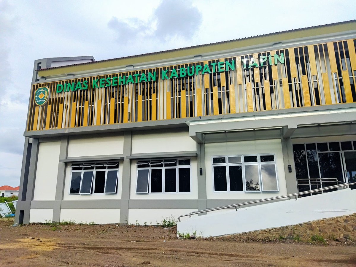 Alhamdulillah selesai sudah dinas kesehatan kusen, jendela dan pintu nya. semangat menyelesaikan proyekan mesjid rantau, qmall dan rumah guru ilham 🥹🤍🤍 kejar target yngg, biar semakin banyak cuannya ☺️🤣