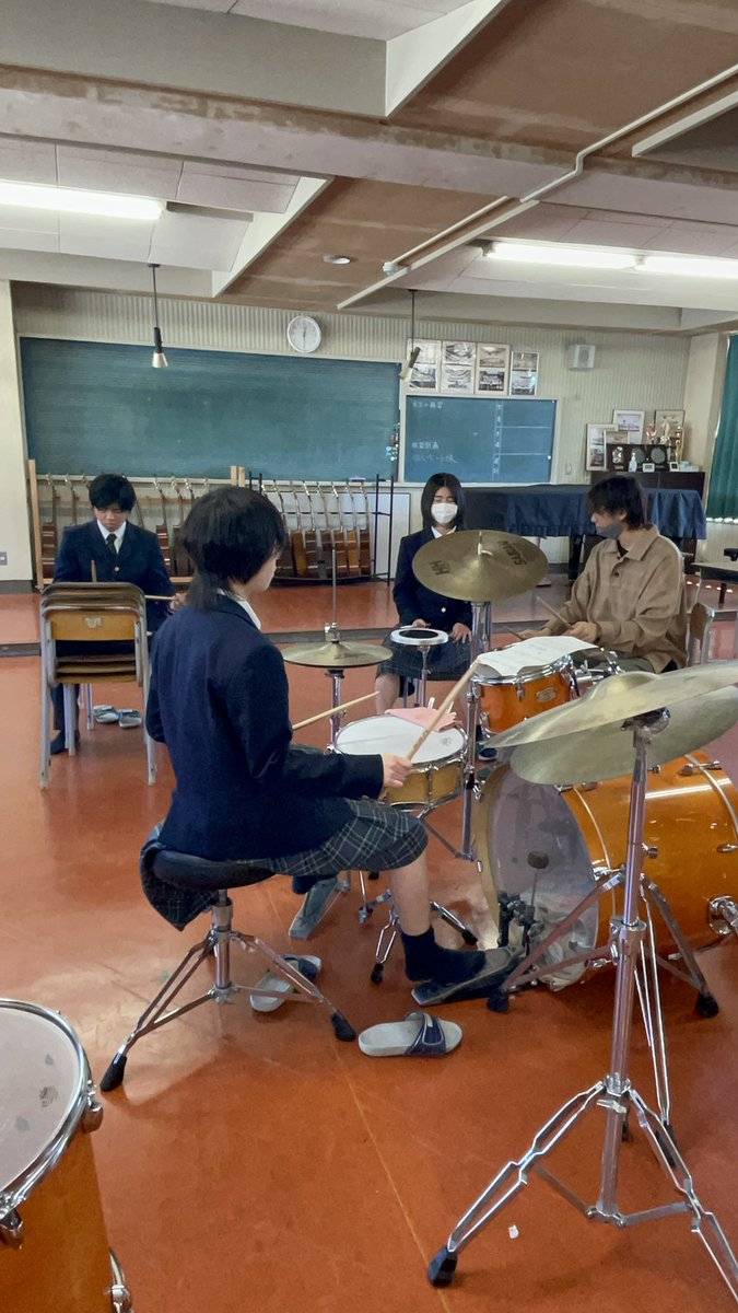 iwakisogo_suibu's tweet photo. 昨日はOBでもあるドラム講師の先生にレッスンしていただきました🥁クセや改善点をすぐに見つけていただき、今までやって来なかったような練習方法や叩き方などなど、今後に役立つ事をたくさん学べました!!
あんな風にカッコよく叩けるようになりたい‼︎

講師：阿部優樹さん(Mellow Youth Dr) https://t.co/n4TOKJzmOI