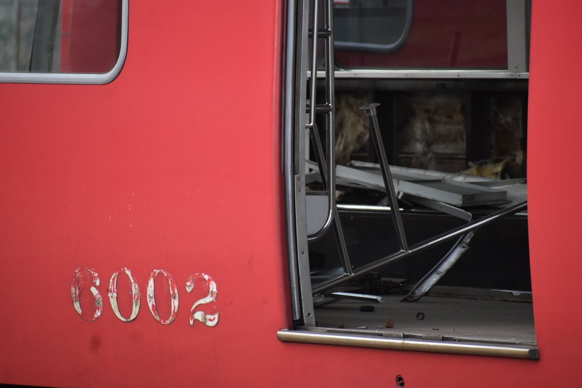 NNbH9VkRJxkmf0m's tweet photo. 惜別 名鉄6002F 
三河線ワンマン運転車初の廃車となった6002Fにお別れに行って来ました。名電築港廃車解体現場の様子 明日？数日にも搬出状態で置かれていました。さようなら6002F
#名鉄6000系 #6002F 
#ありがとう6002F https://t.co/KHyTMGq673