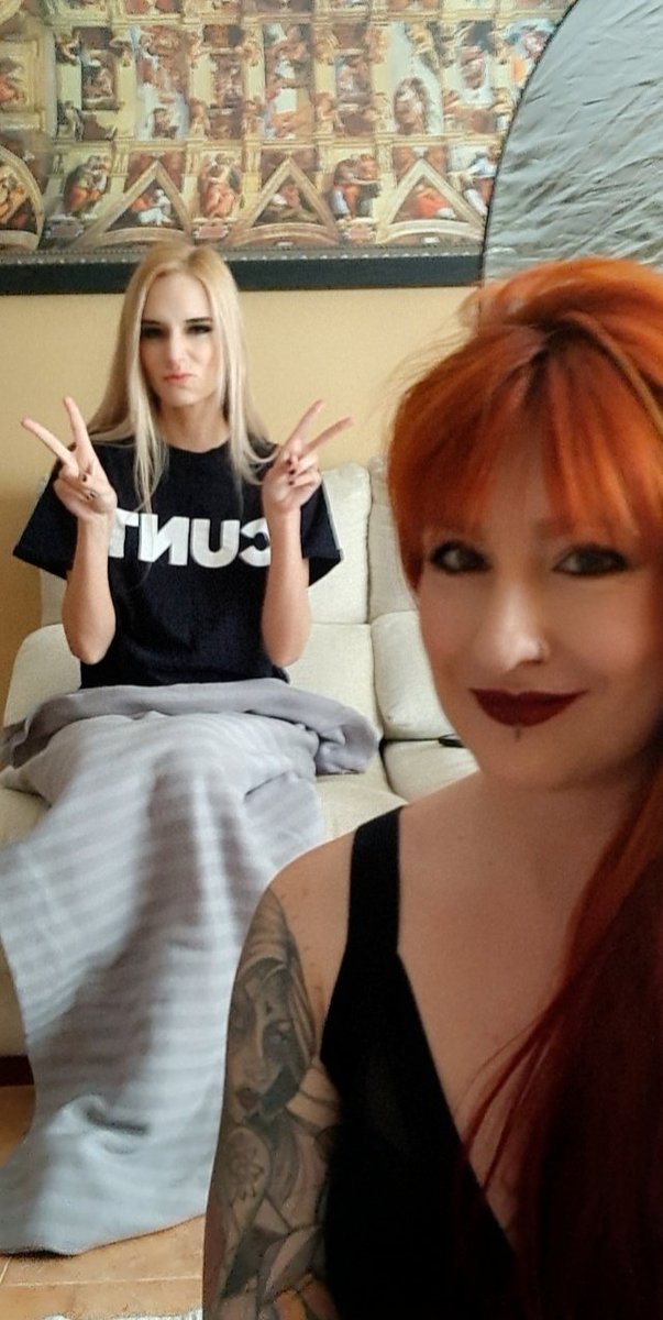 Lady_Sadyk's tweet photo. Making of de la última sesión con @Tomascmtfoto y en la cual me acompaña la preciosa @lil__babyghoul .
#modelas #fueradecamaras #adiosglamour #rebeldes https://t.co/S318ntNvzX