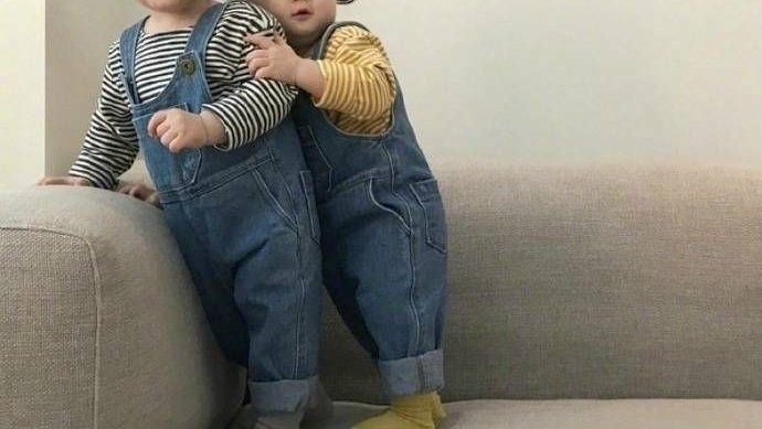 w: omegaverse, mpreg, полиамория

Альфы-близнецы Тэхёна и Винхён ведут отношения с одним омегой три года. Достаточно много для полиамории (и нервов бедного Чонгука).

За эти годы Чонгук ещё не достиг того самого предела, когда уже ёбнуться можно из-за своих мужчин.

Слава богу.