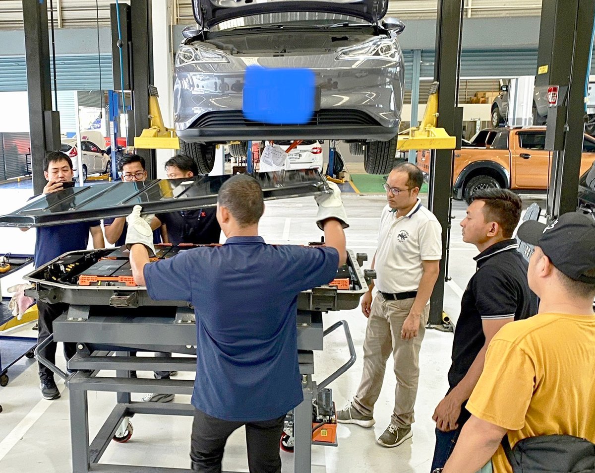 netaautoglobal's tweet photo. We finished an after-sales training program in Thailand (Mar.14th-17th) with trainees from 5 countries, aiming to standardize services among Neta dealers. We will always be dedicated to providing you with ultimate service experience!
#Neta #Netaauto #aftersaleservice #Netaservice https://t.co/PMbdDVWxfb