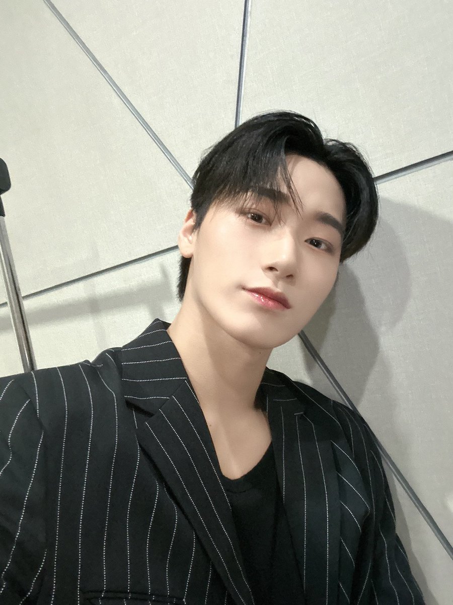 ATEEZofficial's tweet photo. [#산] 나지막이 들리는 "산아 가자…" Feat. 매니저형
#ATEEZ #에이티즈 https://t.co/IOKZYGbSEX