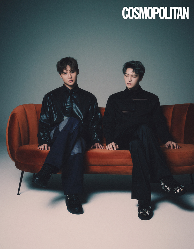 cosmokorea's tweet photo. 데뷔 20주년 기념 화보의 주인공은?!👀
바로 #김재중 &amp; #김준수!💕

데뷔 20주년에 대한 감회부터
앞으로의 계획까지!✨
여전한 찰떡호흡을 자랑하는 인터뷰🥰

✔발간 전부터 화제가 된 두 남자의 조우는 코스모폴리탄 4월호에서!😉

▶ https://t.co/QH0jcB4RSK

#KIMJAEJOONG #KIMJUNSU #재중 #준수 https://t.co/MCJ1Sl5RbR
