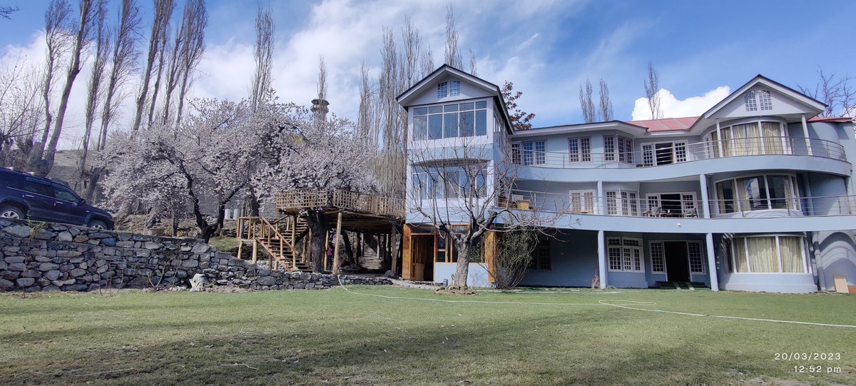 zeebaltistani's tweet photo. #CherryBlossom #skardu #GilgitBaltistan #Pakistan #hotelreego https://t.co/hASYfTNbIs