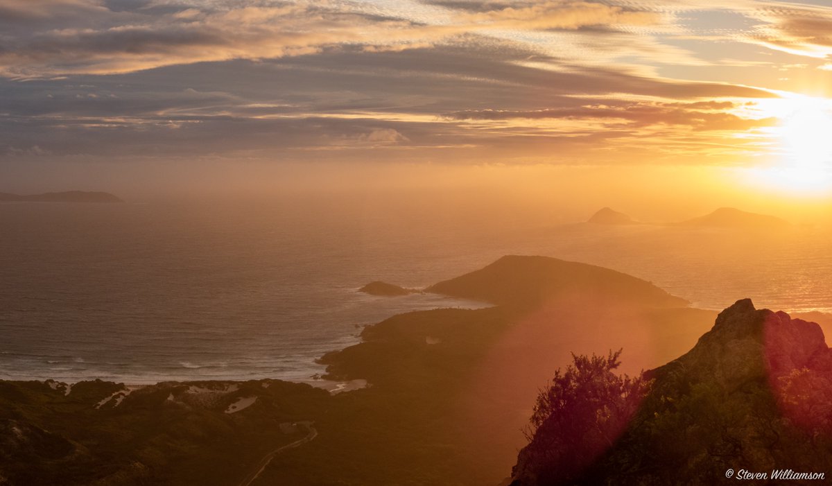 scarce_sense's tweet photo. How are you even supposed to choose which photos to edit and show to people when you stumble upon scenery and conditions like this? It's all too much. I just clicked the auto settings button... #MountBishop #WilsonsProm https://t.co/o88btivppx