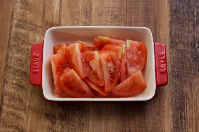 トマト何個でもいけちゃう？！トマト×チーズの組み合わせがとっても美味しそうなレシピ！