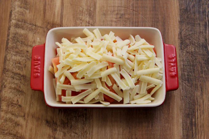 トマト何個でもいけちゃう？！トマト×チーズの組み合わせがとっても美味しそうなレシピ！