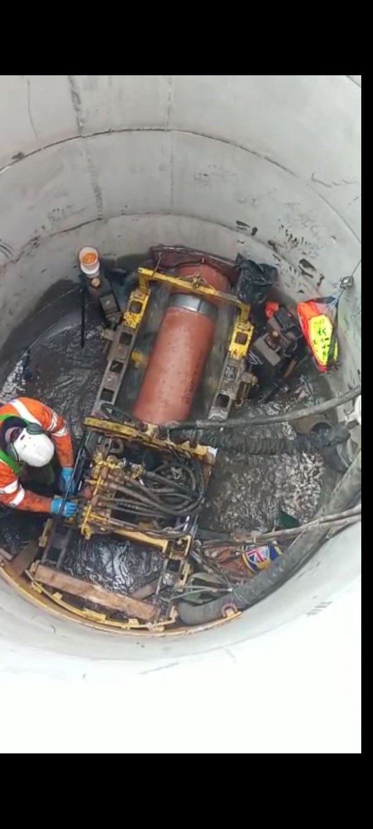 trenchlessuk's tweet photo. Fantastic finish to the week!! 1st drive completed in harsh ground conditions.
Well done to ours lads again, installation of
@Naylor_Ind DN300 Denlok #pipejacking #clay pipe to straight line and grade using #guidedaugerboring
https://t.co/4hnjOrpBc6 https://t.co/J58QJZr7xx