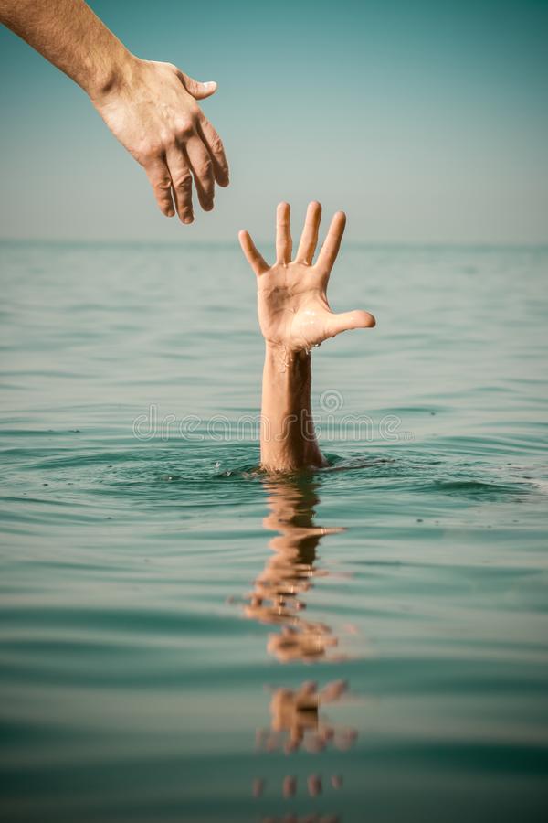 englishinarabic's tweet photo. Ships don’t sink because of the water around them
لا تغرق السفن بسبب المياه المحيطة بها

They sink because of the water that gets into them
بل تغرق بسبب المياه التي تدخلها

Don’t let what’s happening around you get inside and sink you
لا تسمح لما يدور حولك أن يتسلل إليك ويغرقك https://t.co/n3D71kNMF0