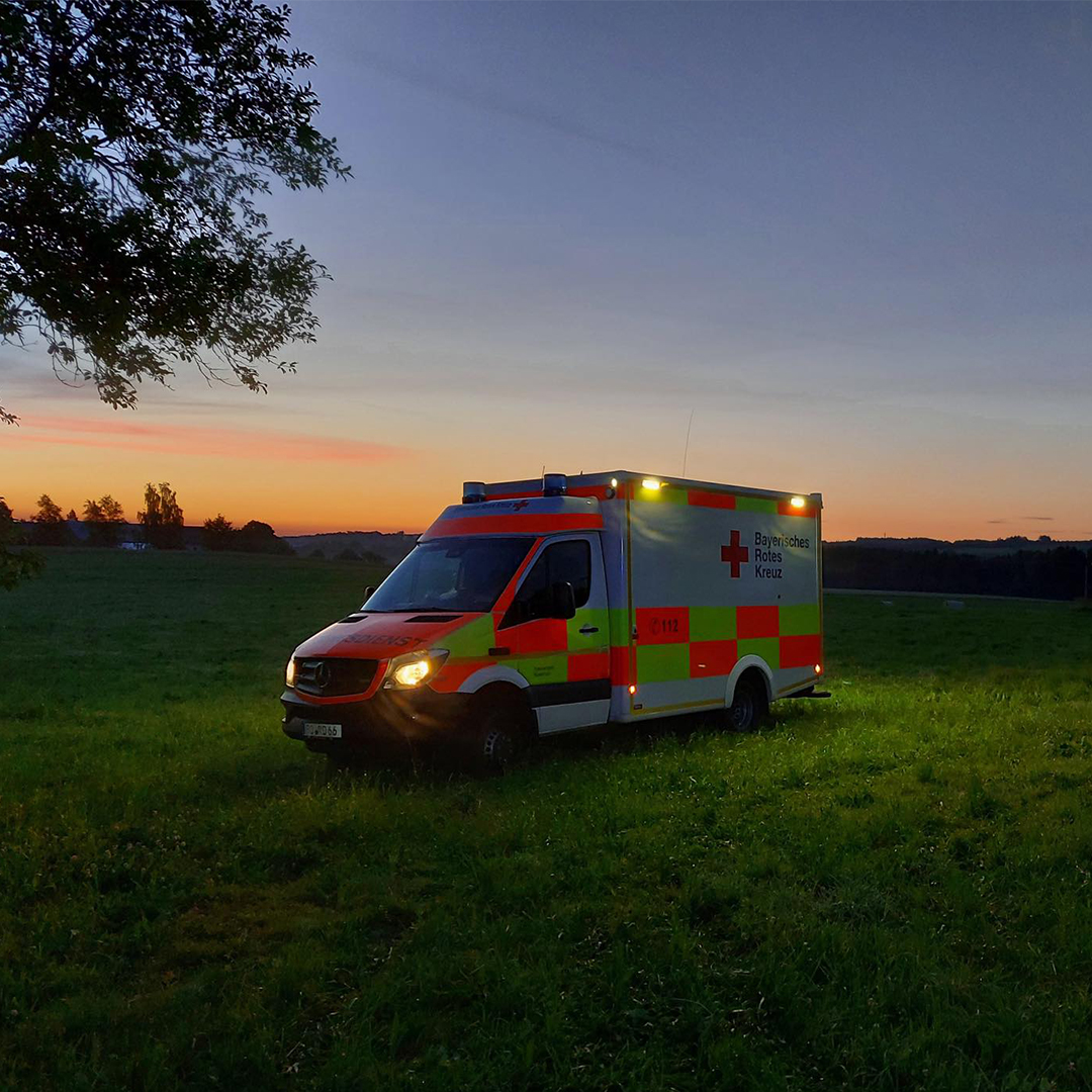 Happy #Mondaymood! Als #BRK sind wir immer für euch da, ob in #Notfällen oder im #Alltag. Lasst uns gemeinsam dafür sorgen, dass diese Woche voller #Hilfsbereitschaft, #Freundlichkeit und #Solidarität ist. Wir wünschen euch einen tollen Start in die Woche! 🙏