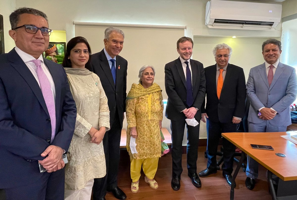 Karachi (20.03.23): Minister Health, Sindh, Dr.<a href="/AzraPechuho/">Dr. Azra Fazal Pechuho</a> held a meeting with a delegation of Queen Mary University &amp; Mr. Aziz Memon President Intnl Council ESU. The meeting discussed training health professionals to increase healthcare capacity of the province. #SindhHealth
