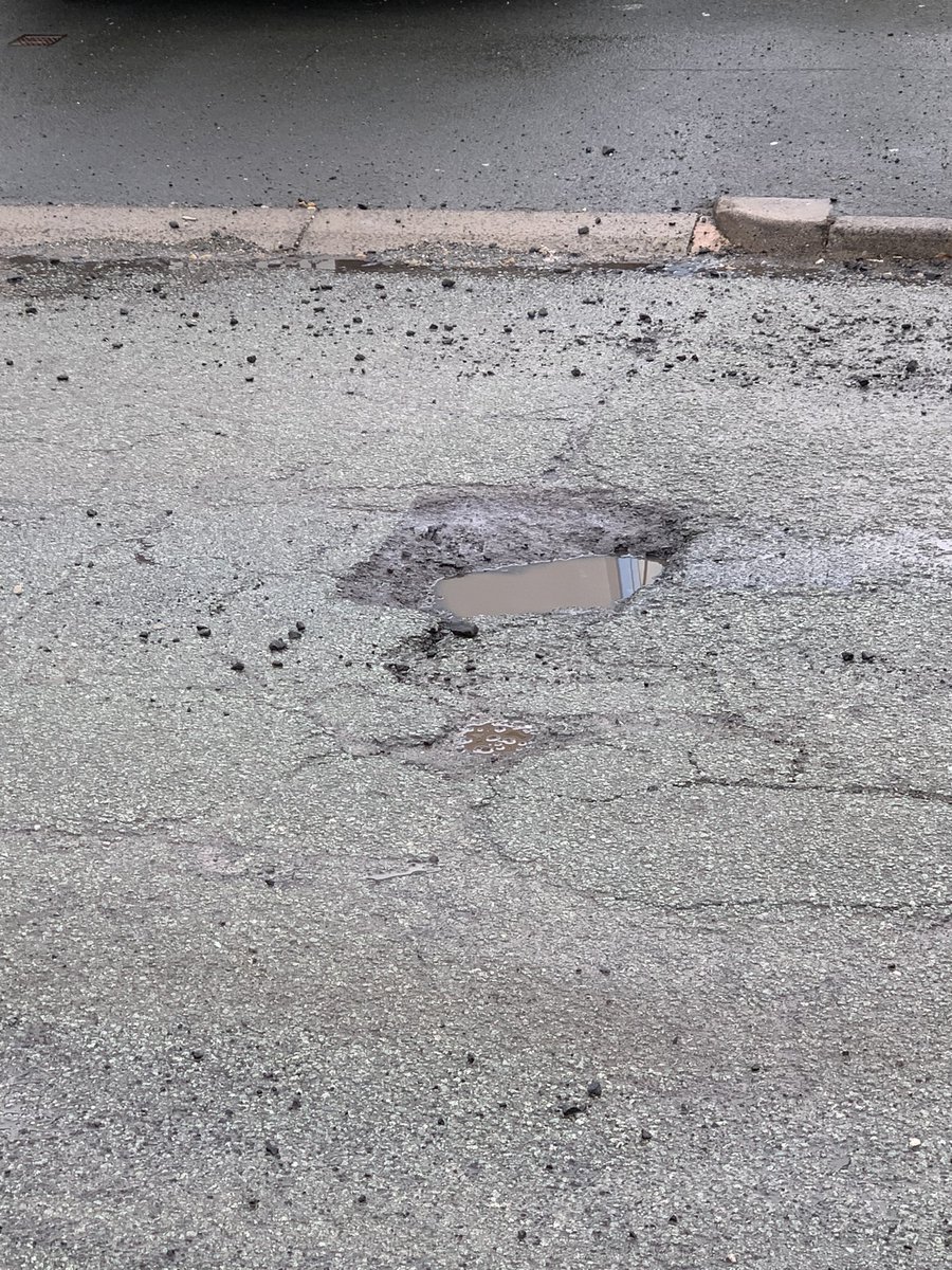 dwash100's tweet photo. @CheshireEast @CECHighways @nantwichnews @NantwichTC @KieranMullanUK Any plans to actually repair this week? https://t.co/0qnz35K81Z