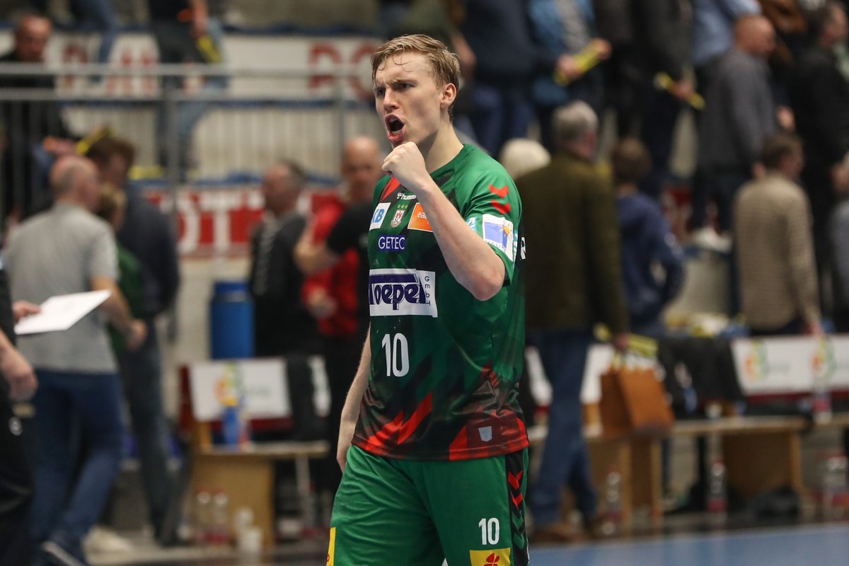 SCMagdeburg's tweet photo. Impressionen vom AUSWÄRTSSIEG 💚❤️
_____
#scmuja I 📸 Franzi Gora https://t.co/KMWwp0AzQ3