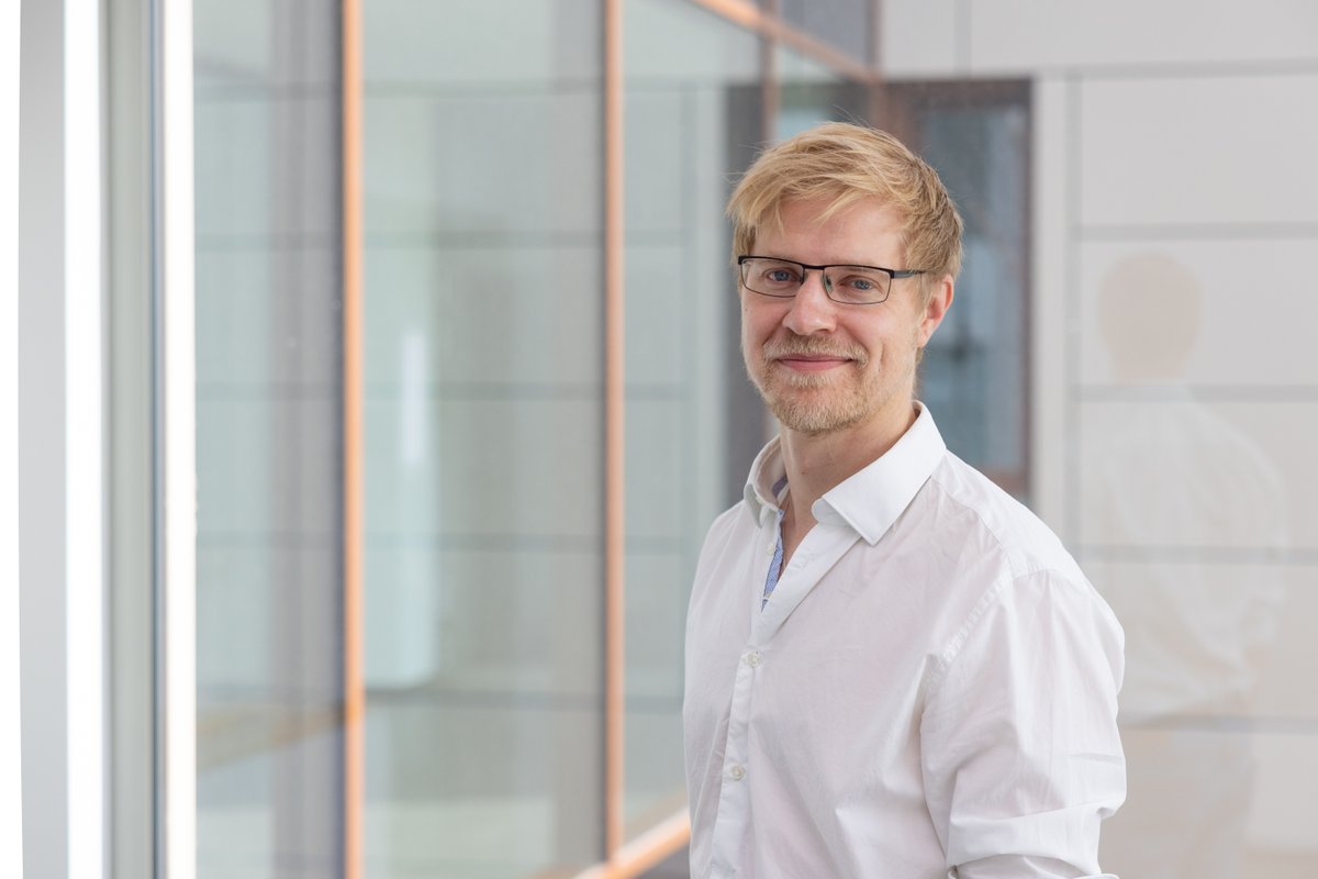 TRR 318 Constructing Explainability (@trr_318) on Twitter photo Our second interviewee is computational linguist #HenningWachsmuth from <a href="/UniHannover/">Leibniz Uni Hannover</a>, where he co-leads the <a href="/AIHannover/">LUH-AI</a> working group. In <a href="/trr_318/">TRR 318 Constructing Explainability</a>, he leads the projects #trr318_c04 and #trr318_inf:
➡️trr318.uni-paderborn.de/en/news-item/h… Our second interviewee is computational linguist #HenningWachsmuth from <a href="/UniHannover/">Leibniz Uni Hannover</a>, where he co-leads the <a href="/AIHannover/">LUH-AI</a> working group. In <a href="/trr_318/">TRR 318 Constructing Explainability</a>, he leads the projects #trr318_c04 and #trr318_inf:
➡️trr318.uni-paderborn.de/en/news-item/h…