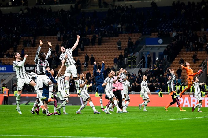 juventusfcen's tweet photo. It's certainly going to be a good day after last night 🤍🖤 https://t.co/x7IBzIpLTs