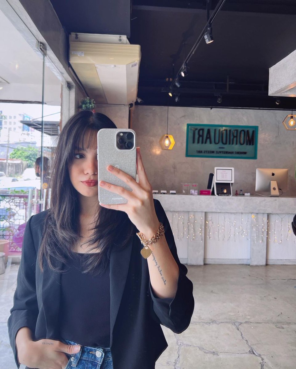 banderaphl's tweet photo. FRESH CUT ✂️🖤

GLOWING and blooming ang afternoon ng aktres na si Jane Oineza nang ibandera nito ang kanyang newly haircut sa kanyang Instagram account. | 📸: Instagram/Oineza

Para sa iba pang chika, bisitahin ang https://t.co/U1a6J2eIaN https://t.co/JwQ9K4XwfO