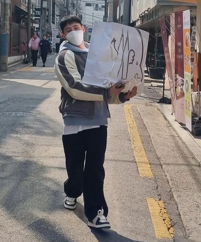 seng_cloud0322's tweet photo. 머야 하성운 왜 더 어려졌어ㅋㅋ 
밤톨이에 동글동글 말랑코 귀여워😋 https://t.co/ALPnCG0o5b