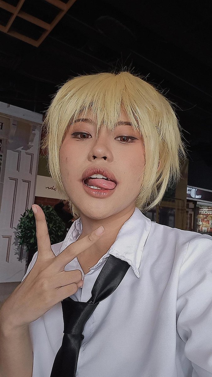 My pose be like 🤪✌️
#anitwt