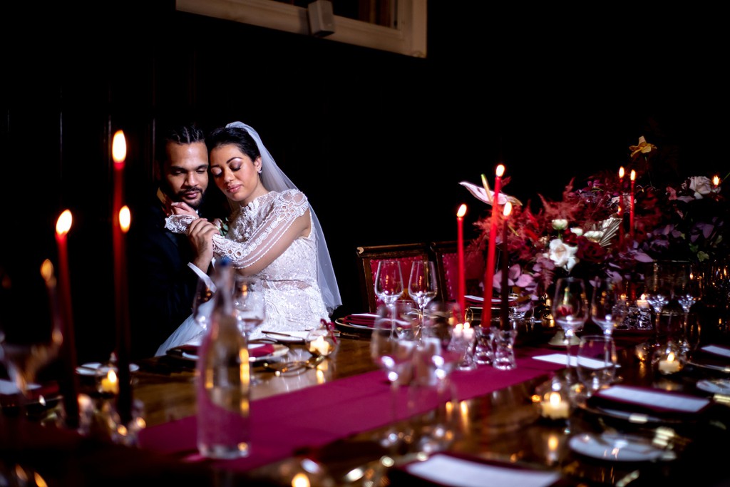 "They chose a special bottle of wine for “for just like a good wine, a great love will deepen and mature with age”  and wrote each other love letters that they locked in the box to be opened on their 10-year wedding anniversary." bit.ly/3W7mRdM

#IntimateWinterWedding