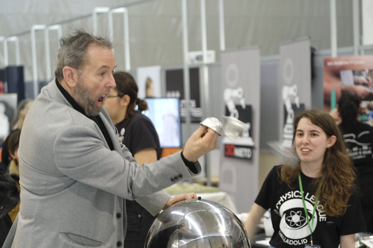 FernandoSanzMor's tweet photo. Algunas fotos de la feria de artesanía e innovación #Craftinnova, buzo del #Pisuerga incluido, que se celebró este finde en @feriavalladolid. https://t.co/28FL5mgrc5
