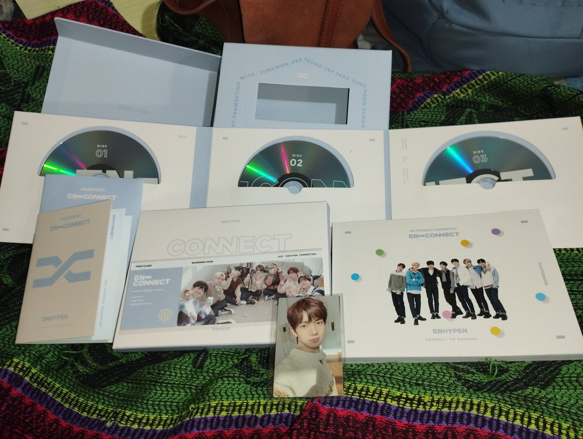 enhypenxbtsloml's tweet photo. unsealed but complete inclu dvd en-connect heeseung 🥹 lmk if inch fleece like bagong bukas sya😞 https://t.co/CeRYkekzln
