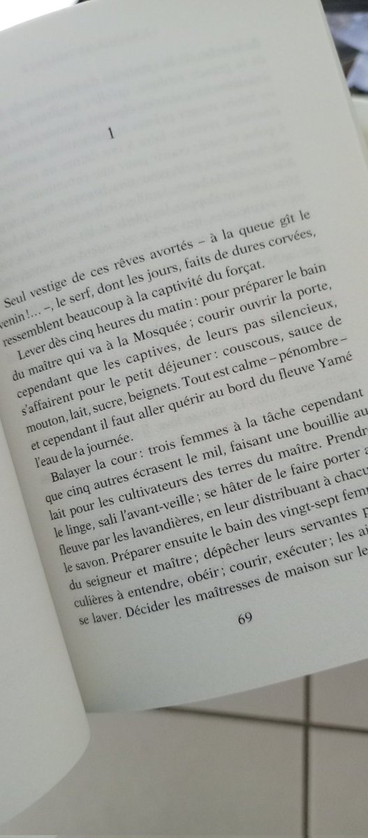 MameDiarra9's tweet photo. On en revient toujours à Yambo Ouologuem et son #DevoirDeViolence, œuvre à contestation, qui traversa le siècle. Merci Mbougar Sarr pour avoir réhabilité le vieil homme amer de Bandiagara... #Yambo #litterature #Renaudot #rehabilitation #Seuil #saif #nakem https://t.co/POopF6vTA2